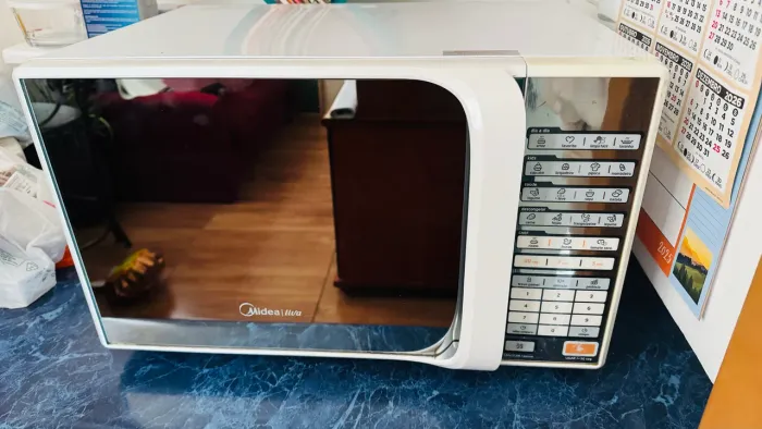 Microondas Midea Liva - 30 Litros - Branco Espelhado