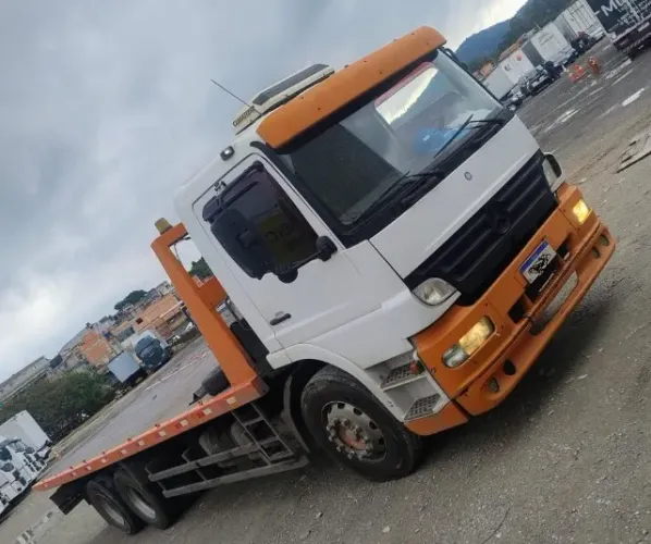 Caminhão MB ATEGO 1725 (Guincho plataforma)