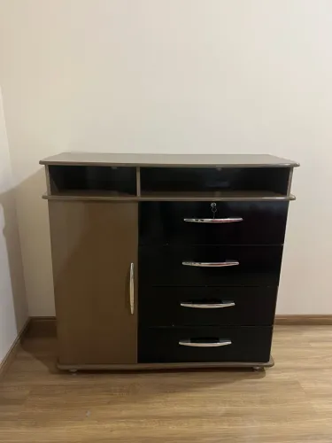 Cômoda 4 gavetas ótimo estado