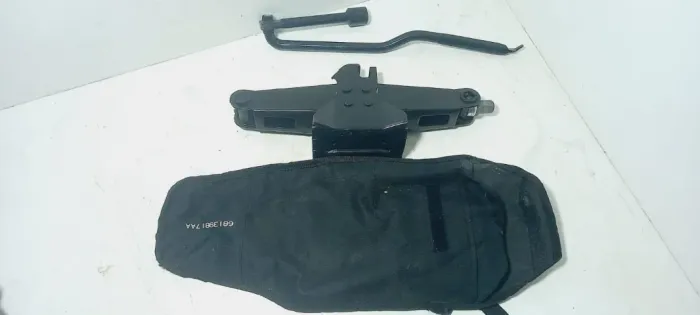 Kit Ferramentas Macaco Chave Roda Fiat 500