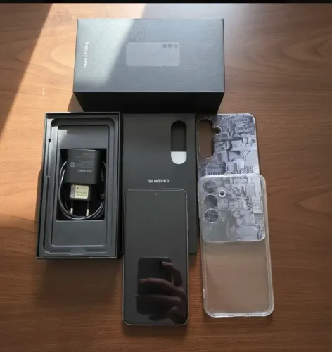 Vendo Samsung S24 Plus, 5G, Azul Claro, 12GB RAM, 512GB armazenamento, Dual sim, seminovo