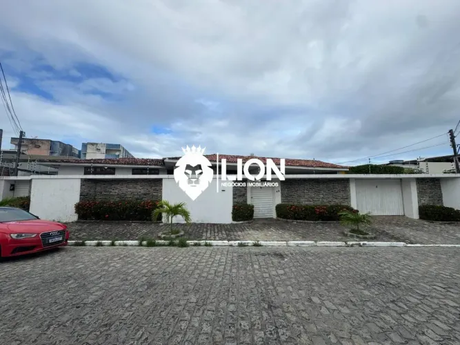 CASA À VENDA | CONFORTO, ESPAÇO E EXCELENTE LOCALIZAÇÃO!