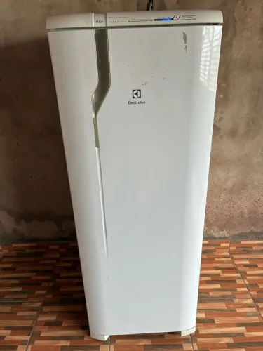 Vende-se geladeira
