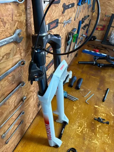 Suspensão Rockshox