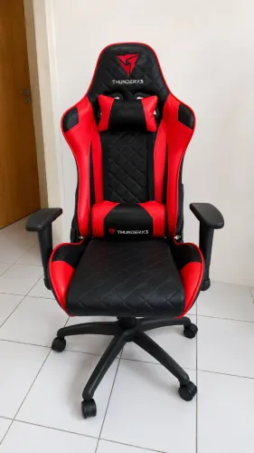 Cadeira Gamer ThunderX3 Preta e Vermelha - Reclinável + Almofadas
