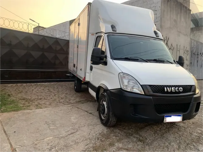 Iveco Daily 35s14 baú 2015