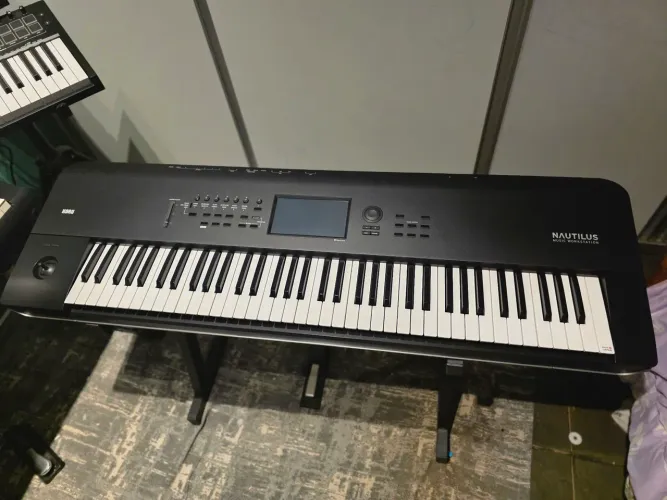 Urgente Teclado Korg Nautilus 73
