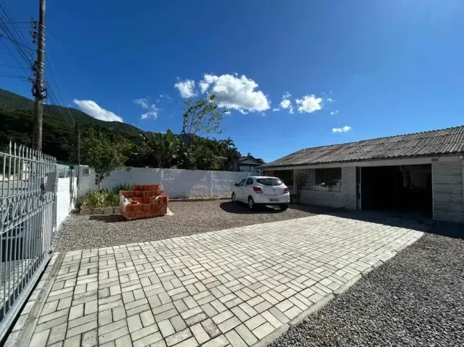 Linda casa na Praia de Fora em Palhoça SC - 4 quartos, suite e otimo preço