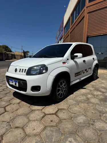 Fiat Uno Sporting 1.4 EVO Fire Flex 8V 4P 2014