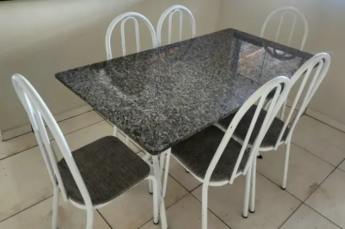 MESA TUBULAR COM TAMPO DE GRANITO + 6 CADEIRAS