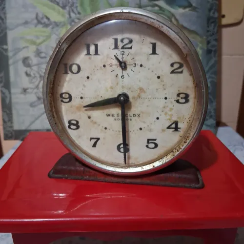 Relogio/despertador WESTCLOX vermelho.