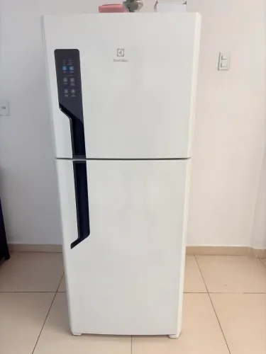Vende-se Geladeira Eletrolux
