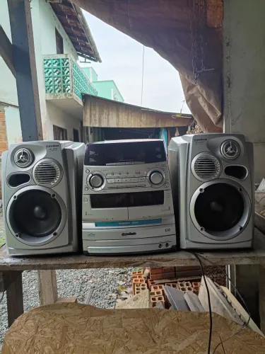 Rádio Gradiente, CD, rádio AM, FM, toca fitas, Aux