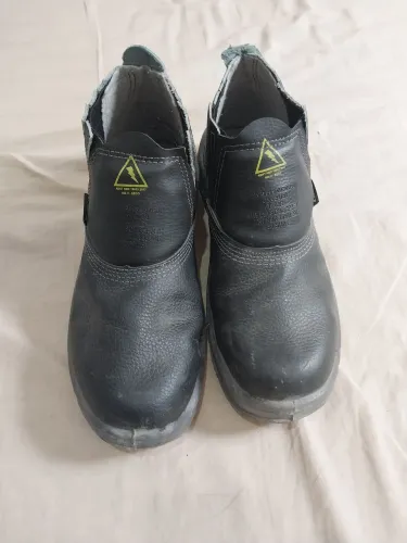 BOTA BICO DE AÇO 41