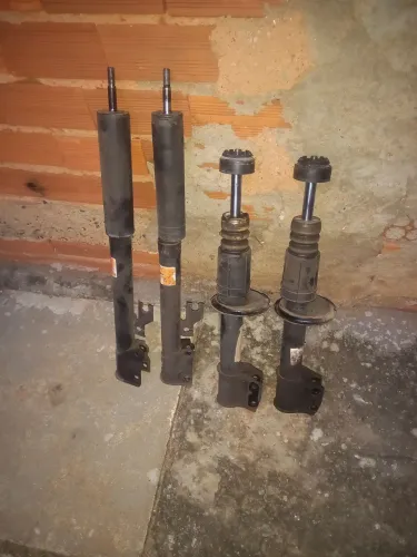 Vendo os 4 amortecedor completos com os kits do uno way em otimo estado 