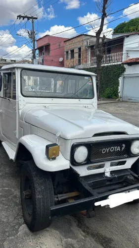 CAMINHONETE TOYOTA BANDEIRANTE