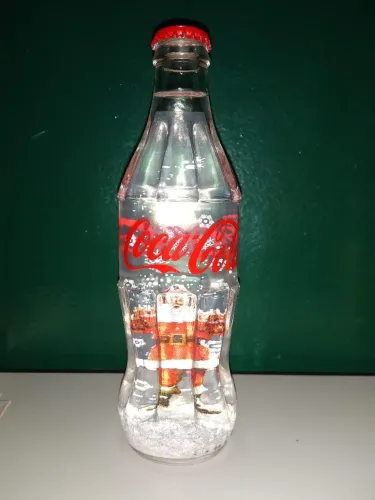 garrafa decorativa de vidro da Coca Cola estilo "snow globe" ou globo de neve