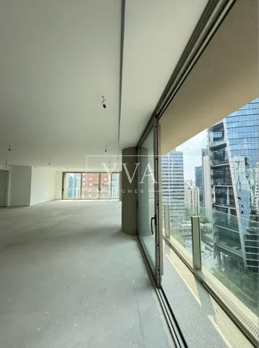 Apartamento com 335 m², 3 quartos sendo 3 suítes à venda no bairro Itaim Bibi.