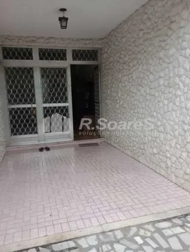 Casa de rua - / Residencial / Campinho