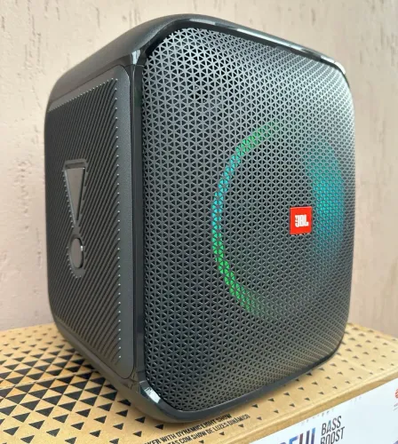 VENDE-Se CAIXA de SOM JBL SEMINOVO