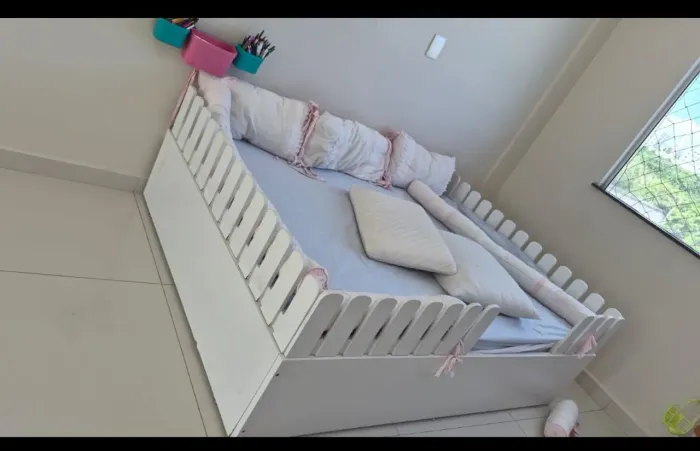 Cama montessoriana com colchão casal