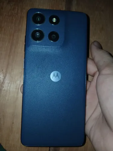 Vendo moto g56 com pequenos arranhões so nas laterais