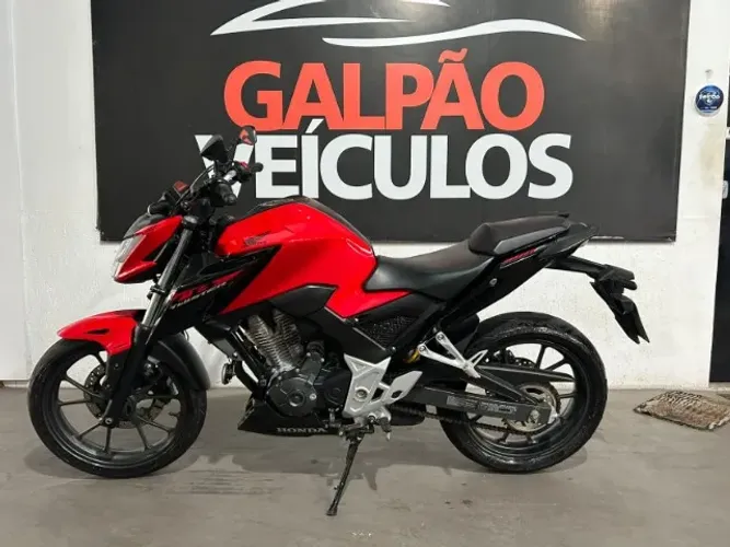 CB 300F disponivel na Galpão Veículos