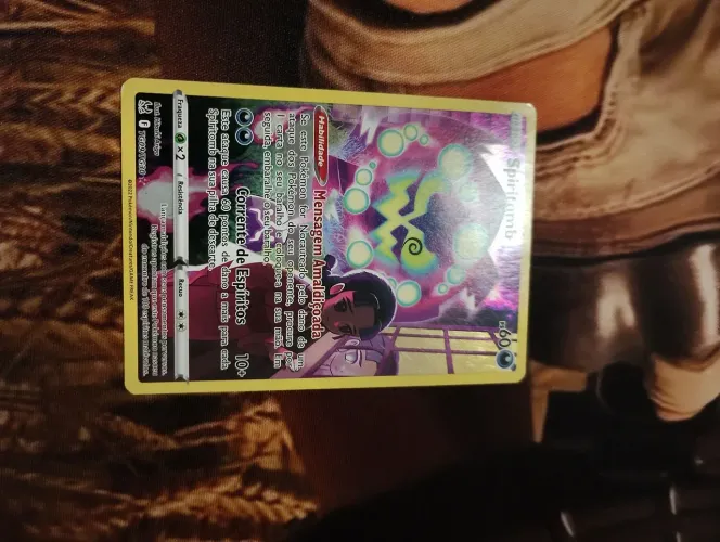 Carta Pokémon spiritomb em ótimo estado