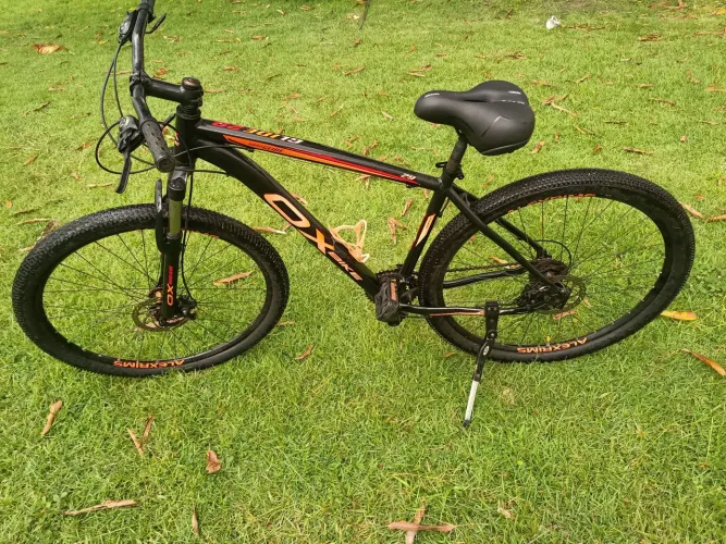 Bicicleta Oggi 29, suporte e acessórios
