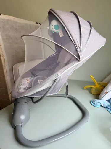 Cadeira de Balanço para bebê, (elétrica) + tapede de atividades de brinde