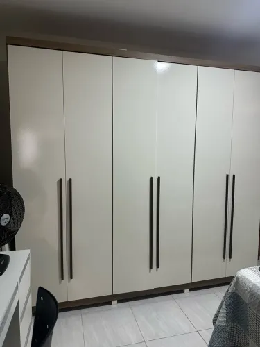 Vendo guarda-roupa seminovo 4 meses de uso 