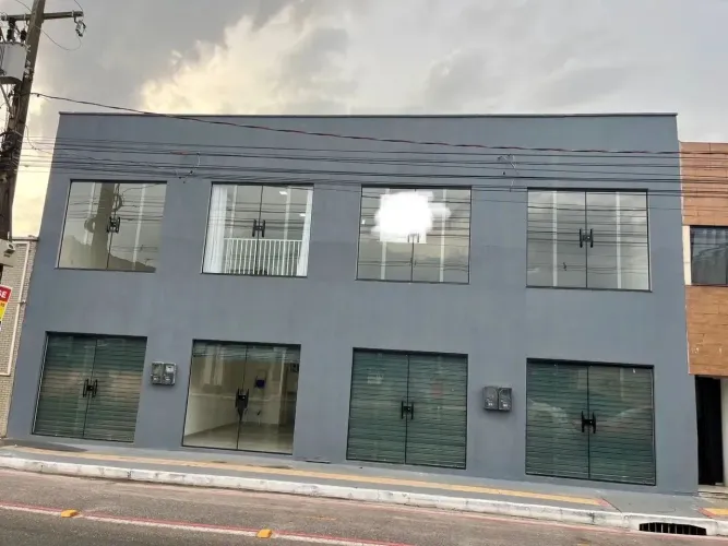 Alugo excelentes Pontos comerciais de 2 andares bem na pista da Padre Bruno Sechi