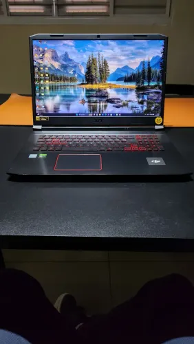 ACER NITRO 5 17 POLEGADAS  144HZ FHD 512SSD 8RAM