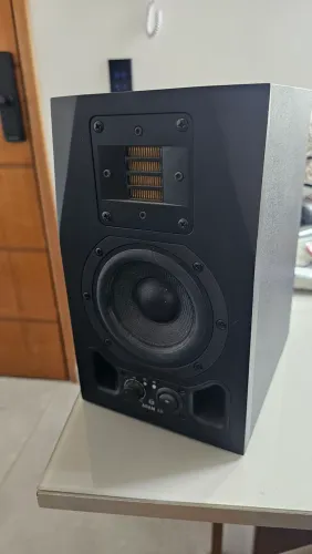 Caixa de som profissional estúdio ADAM A3X (usado)
