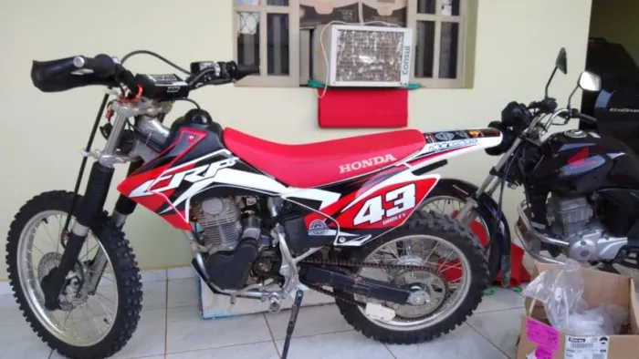 CRF 230 Extremamente Conservada
