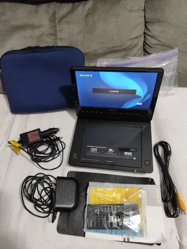 Dvd portátil Sony semi novo completo para seu carro.