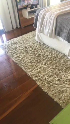 Tapete alto extra macio cor bege 2,50 x 2,50 Em ótimo estado