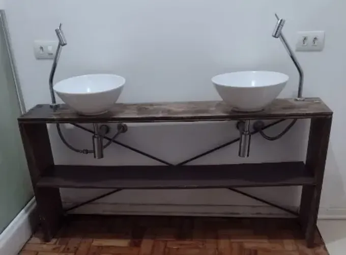Armário de Banheiro com Cubas e Torneiras