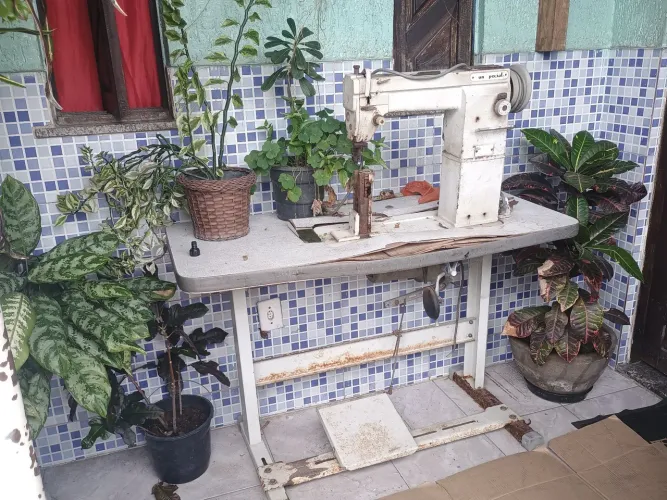 Máquina de costura industrial de coluna 
