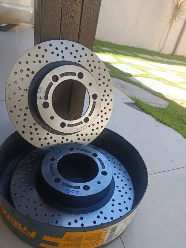 Par de disco de freio ventilado Hilux e SW4 - não empena.