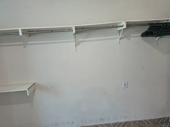 Araras para loja e guarda roupa + provador 