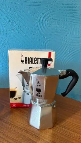 Cafeteira italiana bialetti classica 6 xícaras 