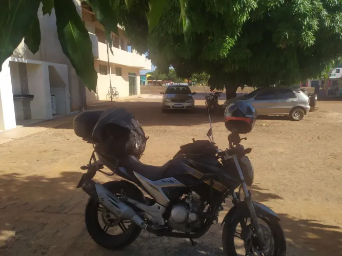 YAMAHA FAZER 250 2011 - VERSÃO ESPECIAL - R$ 8.500