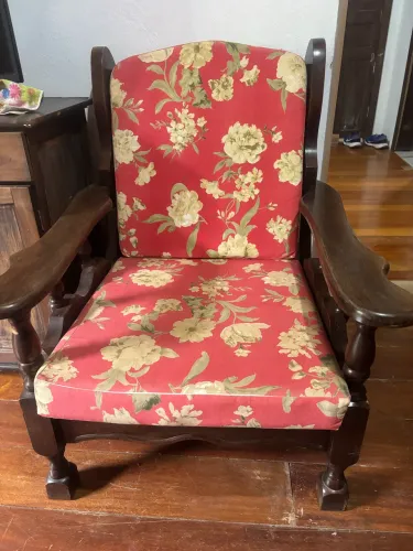 Poltronas de madeira Nobre
