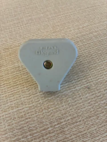 Plug dois pinos Pial 10A com 12 peças.