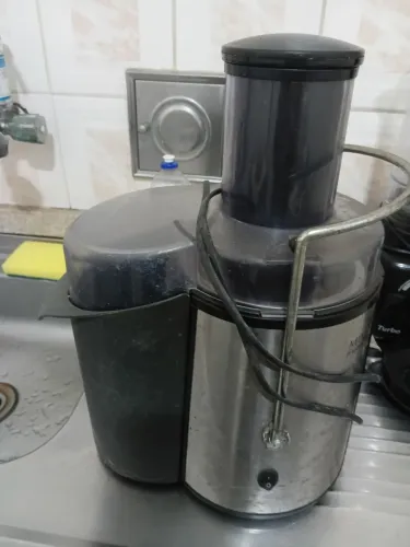 Maquina de suco vendo 100.00 reais!!