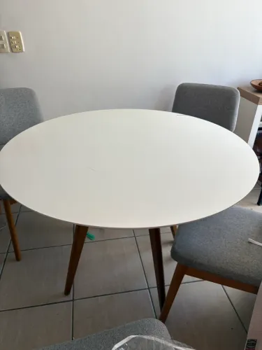 Mesa redonda retrô