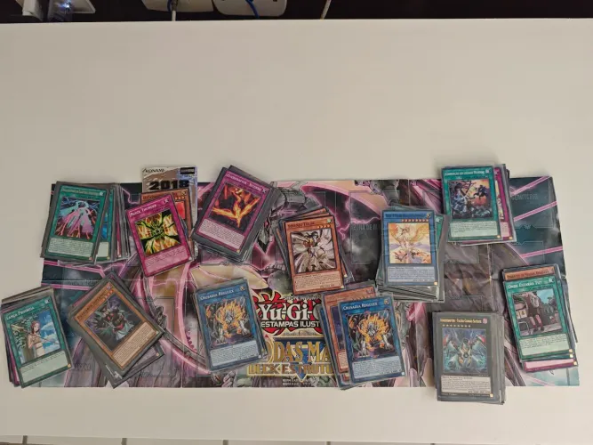 Lote Coleção Yu-Gi-Oh! +200 Cartas Originais c/ Deckbox (Não Vendo Separado)
