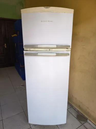 Vende-se geladeira