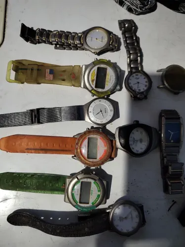 Lote 10 Relógios Antigos e Vintage - Guess, Digitais Retro e Colecionáveis